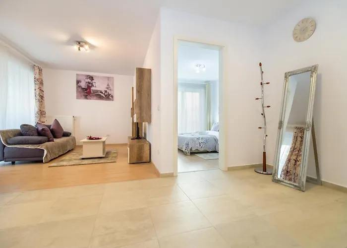 Deluxe Coresi Апартаменты *